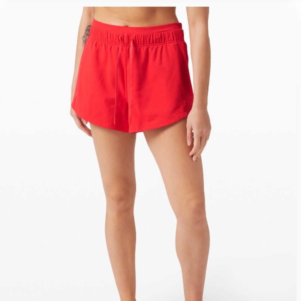 Lululemon Inner Glow high rise short 3”